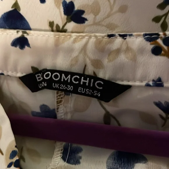 BloomChic Blue and Beige Floral Print Pullover Dolman Sleeve Top Size 22 - Picture 5 of 5